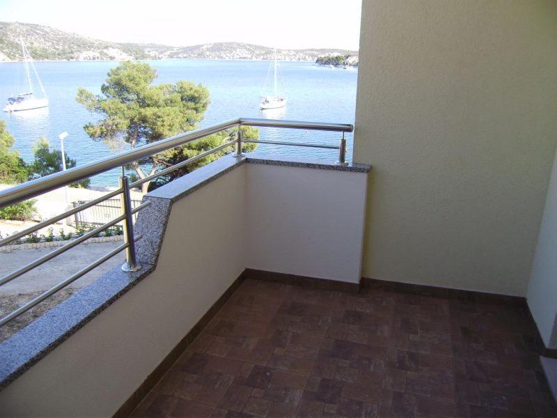 Apartments Roko Rogoznica  Extérieur photo
